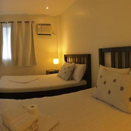 Victoria'S Bed & Breakfast Puerto Galera Exterior photo