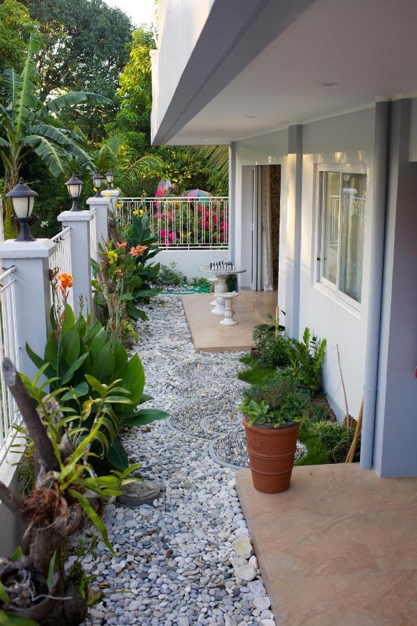 Victoria'S Bed & Breakfast Puerto Galera Exterior photo