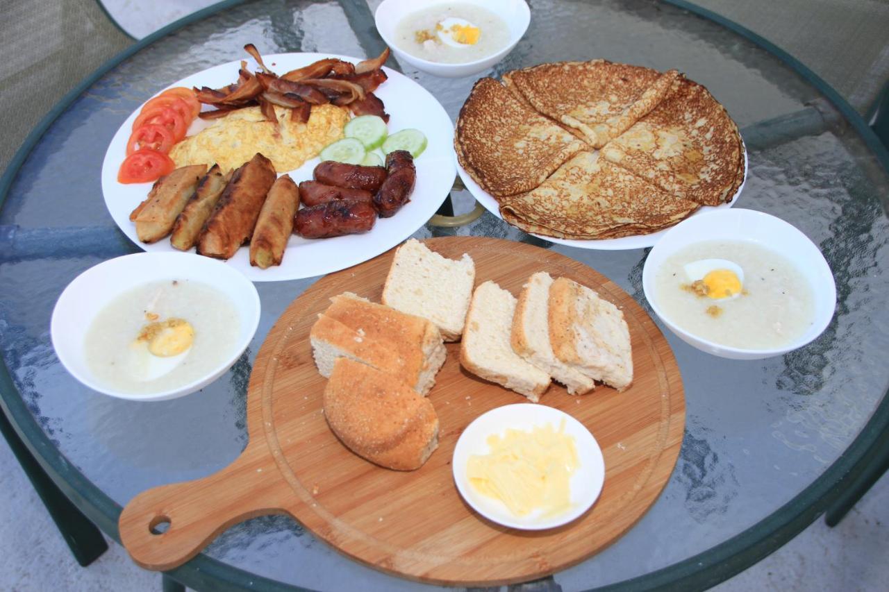 Victoria'S Bed & Breakfast Puerto Galera Exterior photo