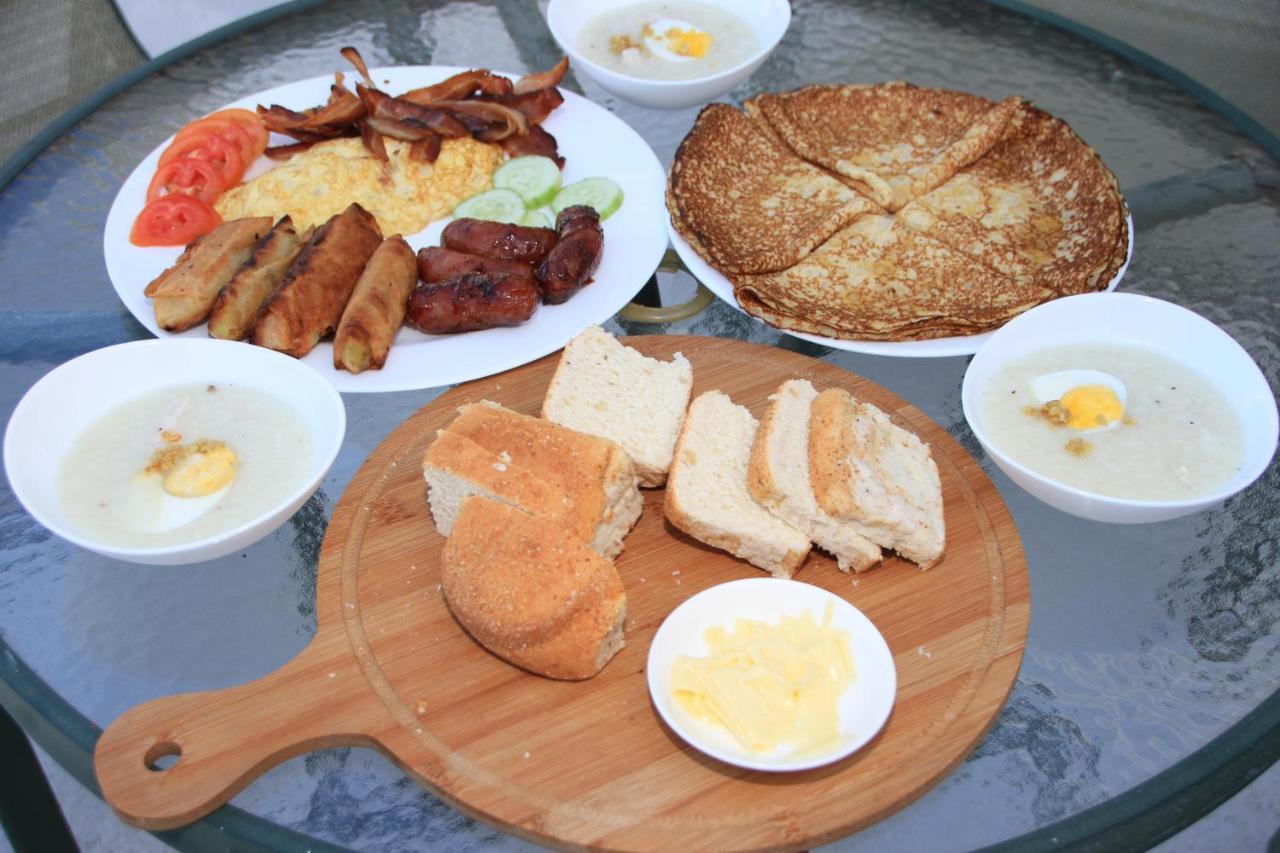 Victoria'S Bed & Breakfast Puerto Galera Exterior photo