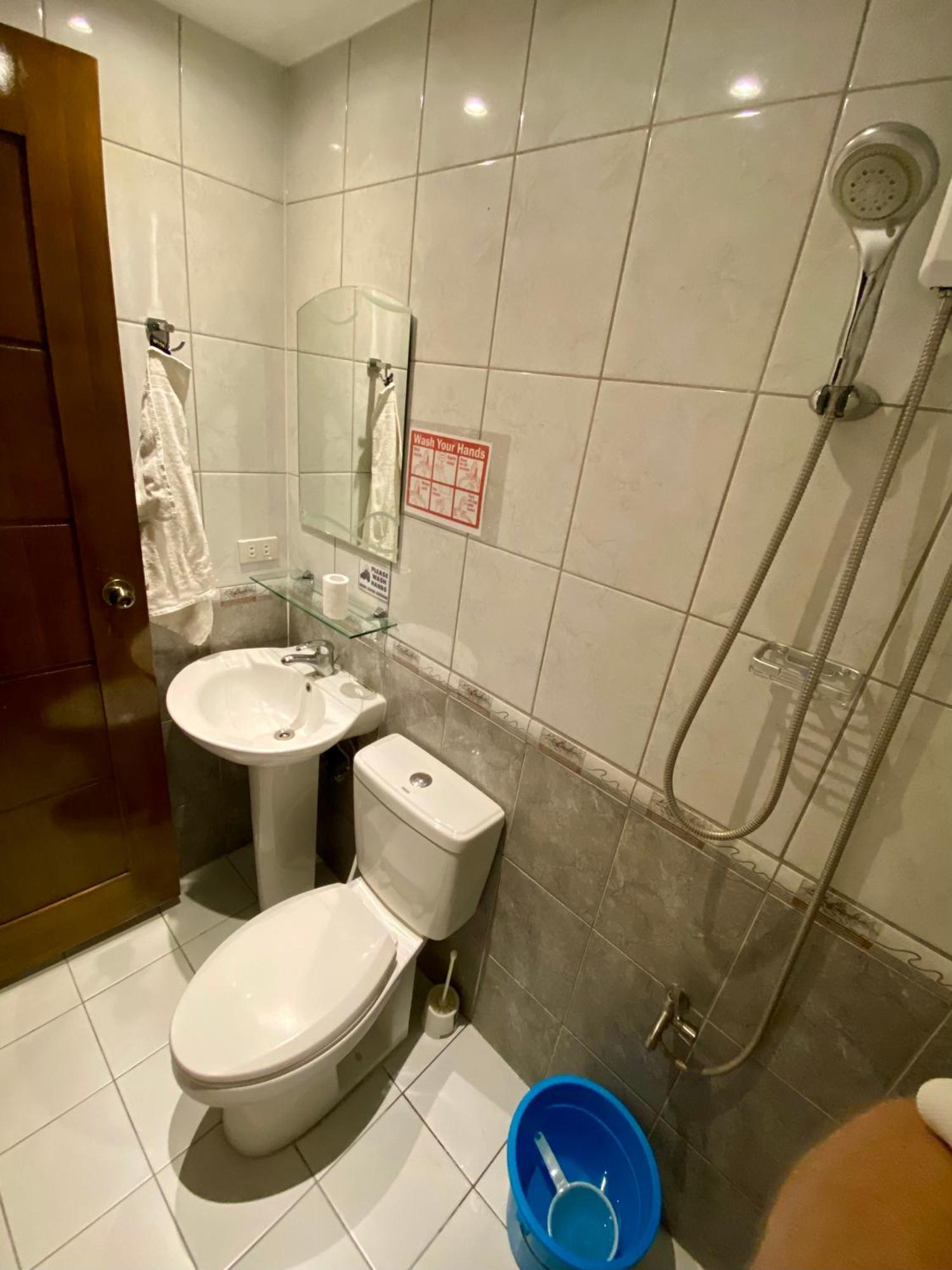 Victoria'S Bed & Breakfast Puerto Galera Room photo